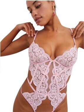 NWT For Love & Lemons Creamsicle Lace Bodysuit in pale pink, size small.